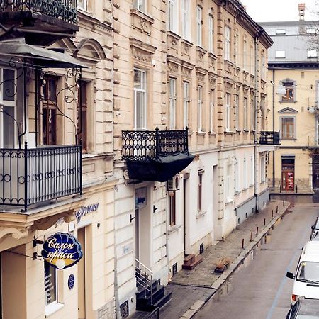 Apartments Near Potocki Palace Львів Екстер'єр фото
