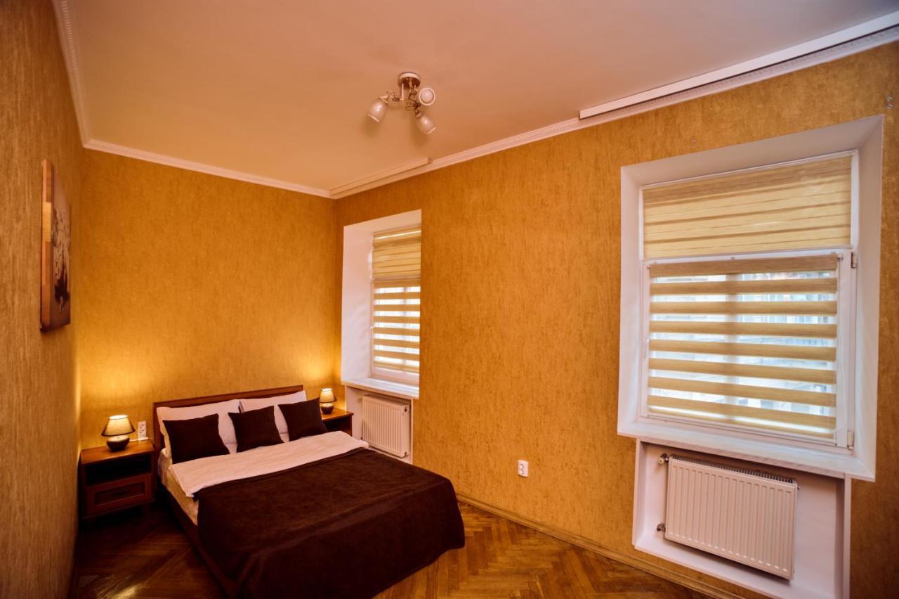 Apartments Near Potocki Palace Львів Екстер'єр фото